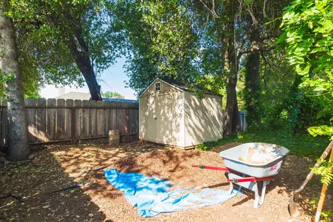 Exterior - 2312 Windwood Ct, Redding, CA 96002 photo 17 of 27
