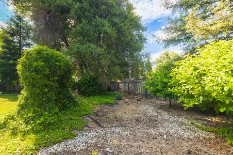 Exterior - 2312 Windwood Ct, Redding, CA 96002 photo 16 of 27