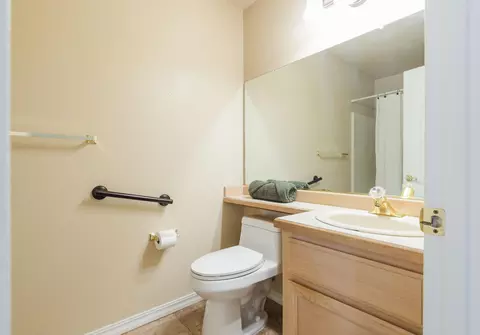 Bath - 2312 Windwood Ct, Redding, CA 96002 photo 1 of 4