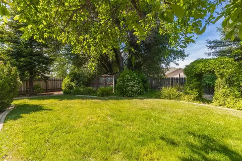 Exterior - 2312 Windwood Ct, Redding, CA 96002 photo 13 of 27