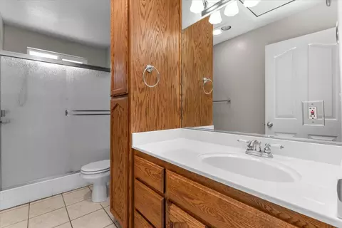 Bath - 7167 Sylvan Ln, Anderson, CA 96007 photo 1 of 4