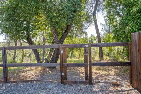 Exterior - 7167 Sylvan Ln, Anderson, CA 96007 photo 9 of 24