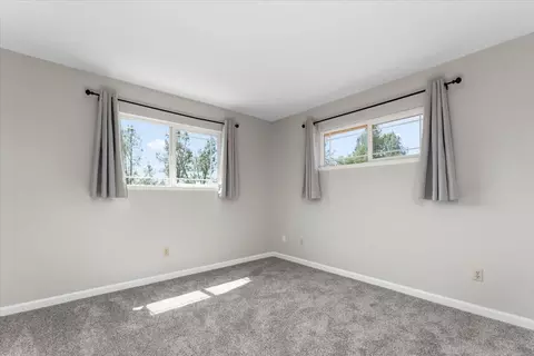 Bedroom - 7167 Sylvan Ln, Anderson, CA 96007 photo 5 of 8