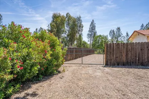 Exterior - 7167 Sylvan Ln, Anderson, CA 96007 photo 20 of 24