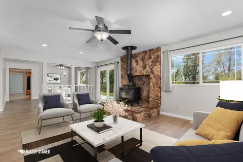 Living - 7167 Sylvan Ln, Anderson, CA 96007 photo 3 of 11