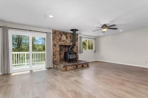 Living - 7167 Sylvan Ln, Anderson, CA 96007 photo 2 of 11