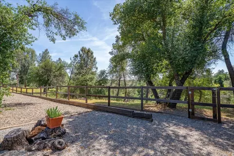 Exterior - 7167 Sylvan Ln, Anderson, CA 96007 photo 11 of 24