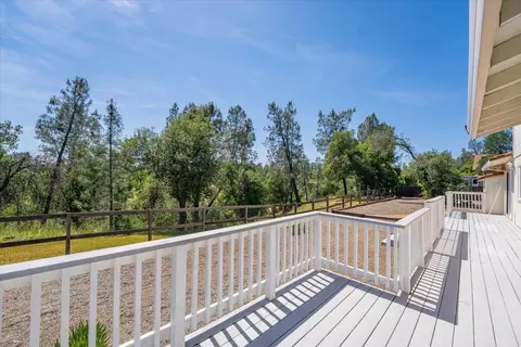 Exterior - 7167 Sylvan Ln, Anderson, CA 96007 photo 7 of 24