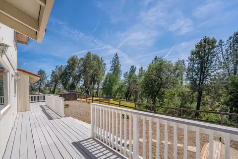 Exterior - 7167 Sylvan Ln, Anderson, CA 96007 photo 4 of 24