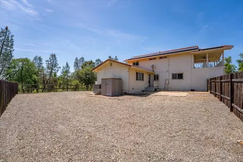 Exterior - 7167 Sylvan Ln, Anderson, CA 96007 photo 17 of 24