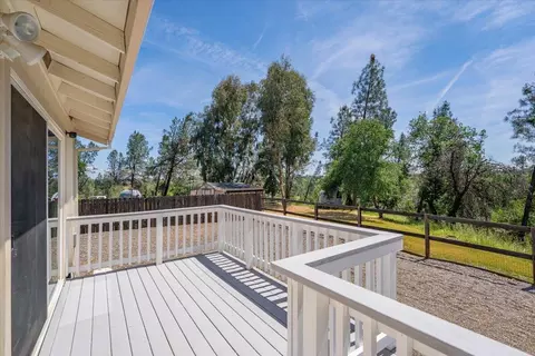 Exterior - 7167 Sylvan Ln, Anderson, CA 96007 photo 5 of 24