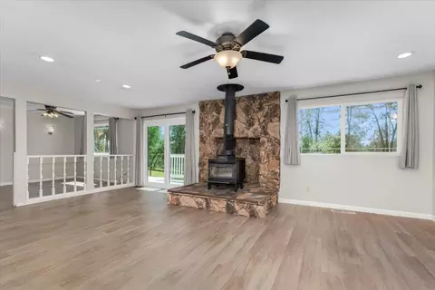 Living - 7167 Sylvan Ln, Anderson, CA 96007 photo 7 of 11