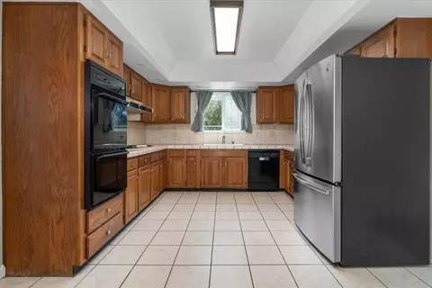 Kitchen - 7167 Sylvan Ln, Anderson, CA 96007 photo 1 of 4