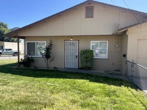 1725 Douglass St, Red Bluff, CA 96080 photo 1