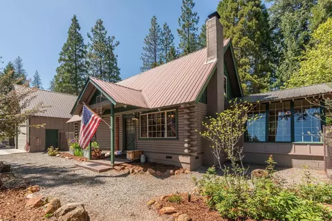 21 Cedar Rd, Trinity Center, CA 96091