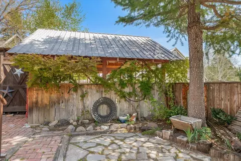 808 Hennessy, Mccloud, CA 96057 photo 7