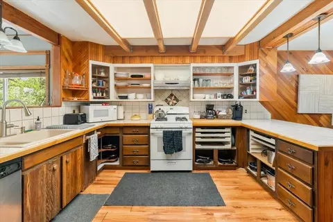 808 Hennessy, Mccloud, CA 96057 photo 33