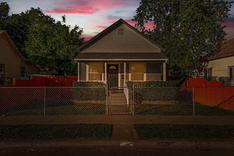 1048 Franklin St, Red Bluff, CA 96080 photo 2
