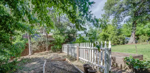 5146 Surrey Dr, Redding, CA 96002 photo 48