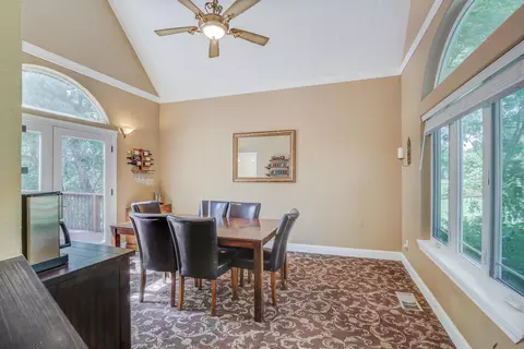 5146 Surrey Dr, Redding, CA 96002 photo 2
