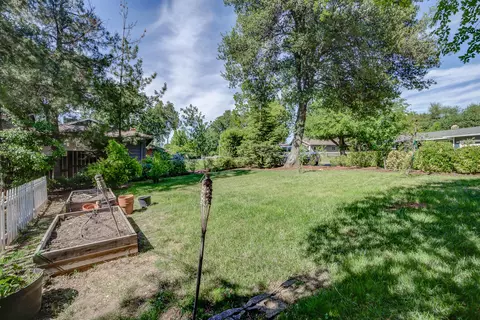 5146 Surrey Dr, Redding, CA 96002 photo 47