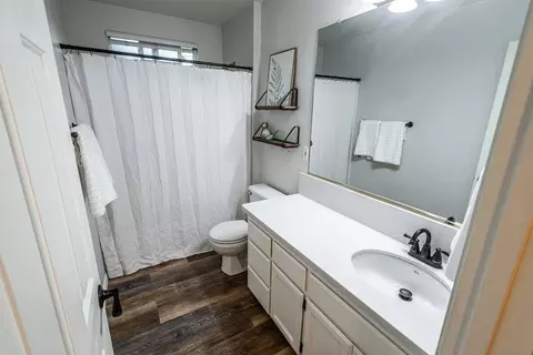 Bath - 2268 Wicklow St, Redding, CA 96001 photo 3 of 3