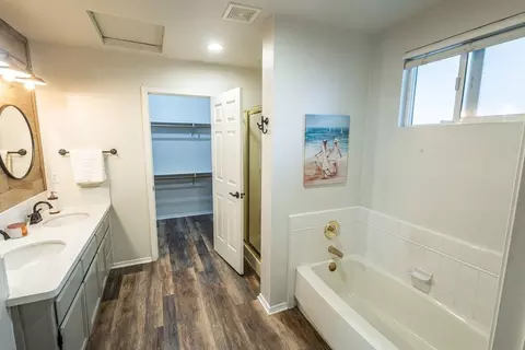Bath - 2268 Wicklow St, Redding, CA 96001 photo 1 of 3