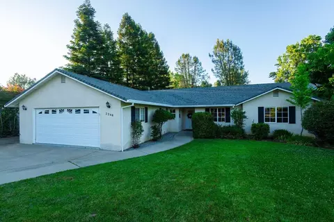 2268 Wicklow St, Redding, CA 96001