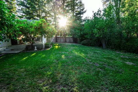 Exterior - 2268 Wicklow St, Redding, CA 96001 photo 5 of 6