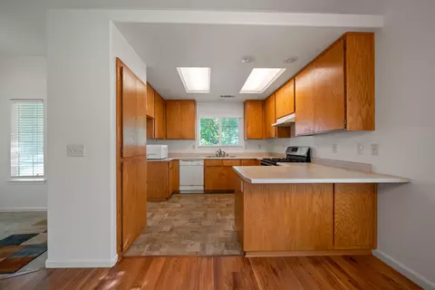 Kitchen - 427 Yolla Bolly Trl, Redding, CA 96003 photo 1 of 2