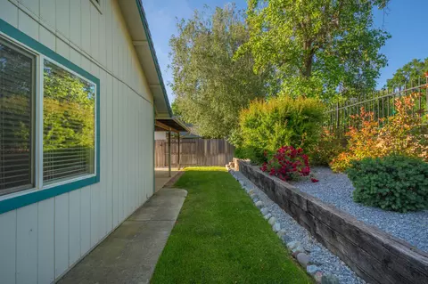 Exterior - 427 Yolla Bolly Trl, Redding, CA 96003 photo 9 of 11