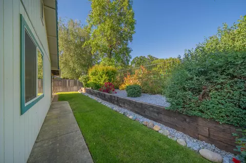 Exterior - 427 Yolla Bolly Trl, Redding, CA 96003 photo 10 of 11