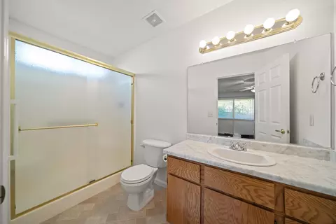 Bath - 427 Yolla Bolly Trl, Redding, CA 96003 photo 1 of 2