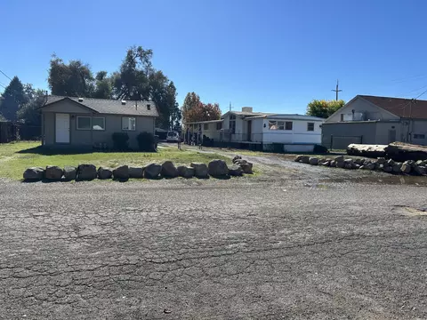 Exterior - 2339 North Dr, Redding, CA 96001 photo 8 of 9