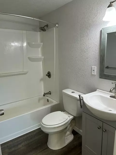 Bath - 2339 North Dr, Redding, CA 96001 photo 1 of 1