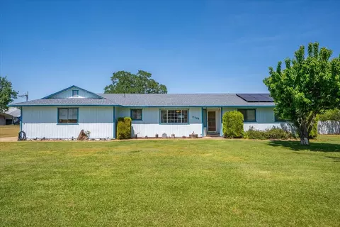 17096 Flowers Ln, Anderson, CA 96007