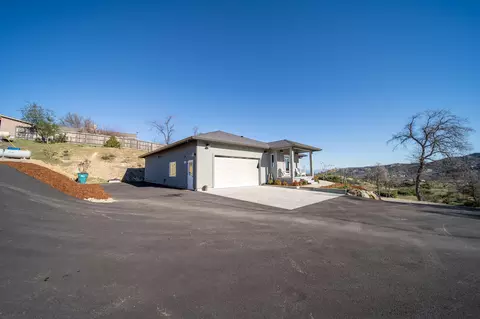 9801 Swasey Dr, Redding, CA 96001