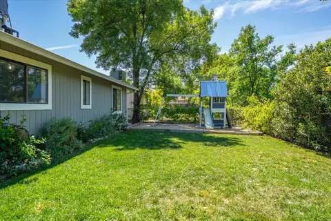3186 Island Dr, Redding, CA 96001 photo 17
