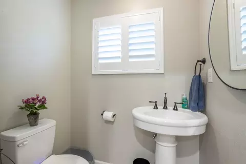 Bath - 7204 Granada Dr, Redding, CA 96002 photo 3 of 3