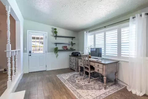 Entry Way - 7204 Granada Dr, Redding, CA 96002 photo 1 of 1