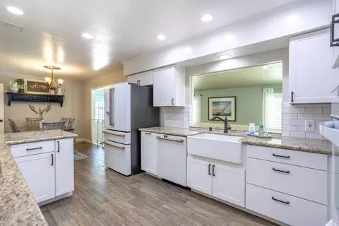 Kitchen - 7204 Granada Dr, Redding, CA 96002 photo 3 of 4