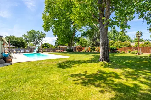 Exterior - 7204 Granada Dr, Redding, CA 96002 photo 9 of 15