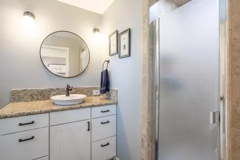 Bath - 7204 Granada Dr, Redding, CA 96002 photo 1 of 3