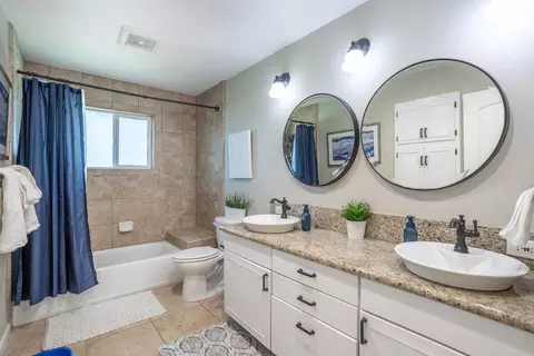 Bath - 7204 Granada Dr, Redding, CA 96002 photo 2 of 3
