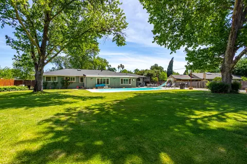 Exterior - 7204 Granada Dr, Redding, CA 96002 photo 11 of 15