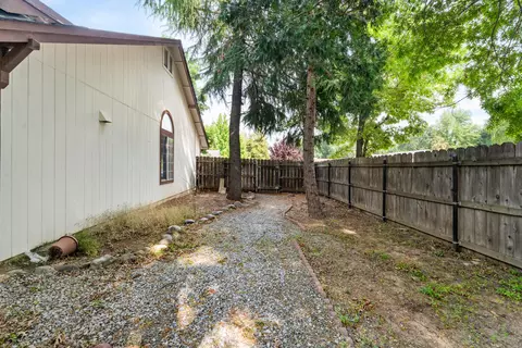 6596 Reflection St, Redding, CA 96001 photo 37