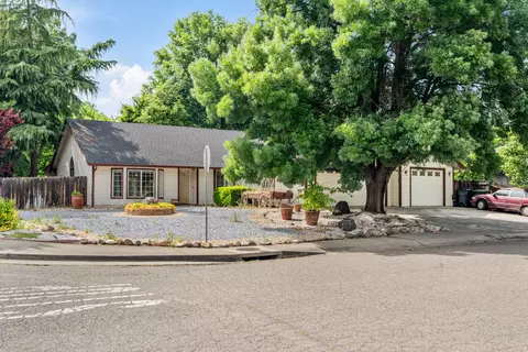 6596 Reflection St, Redding, CA 96001