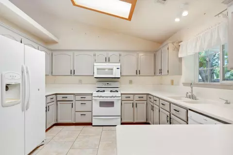 6596 Reflection St, Redding, CA 96001 photo 10