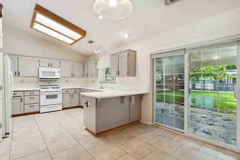 6596 Reflection St, Redding, CA 96001 photo 9