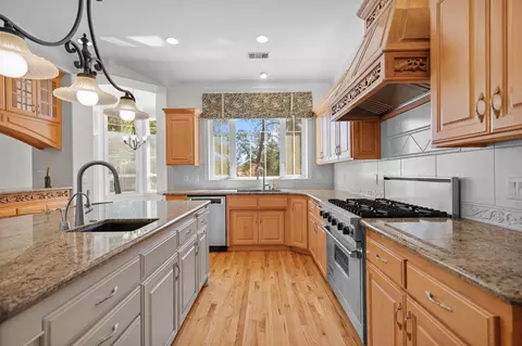 Kitchen - 13365 Tierra Heights Rd, Redding, CA 96003 photo 2 of 6